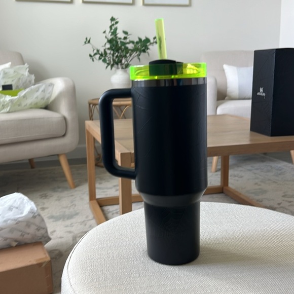 Stanley Halloween Web Black Glow in the Dark Quencher H2.0 Flowstate Stainless - Picture 5 of 16